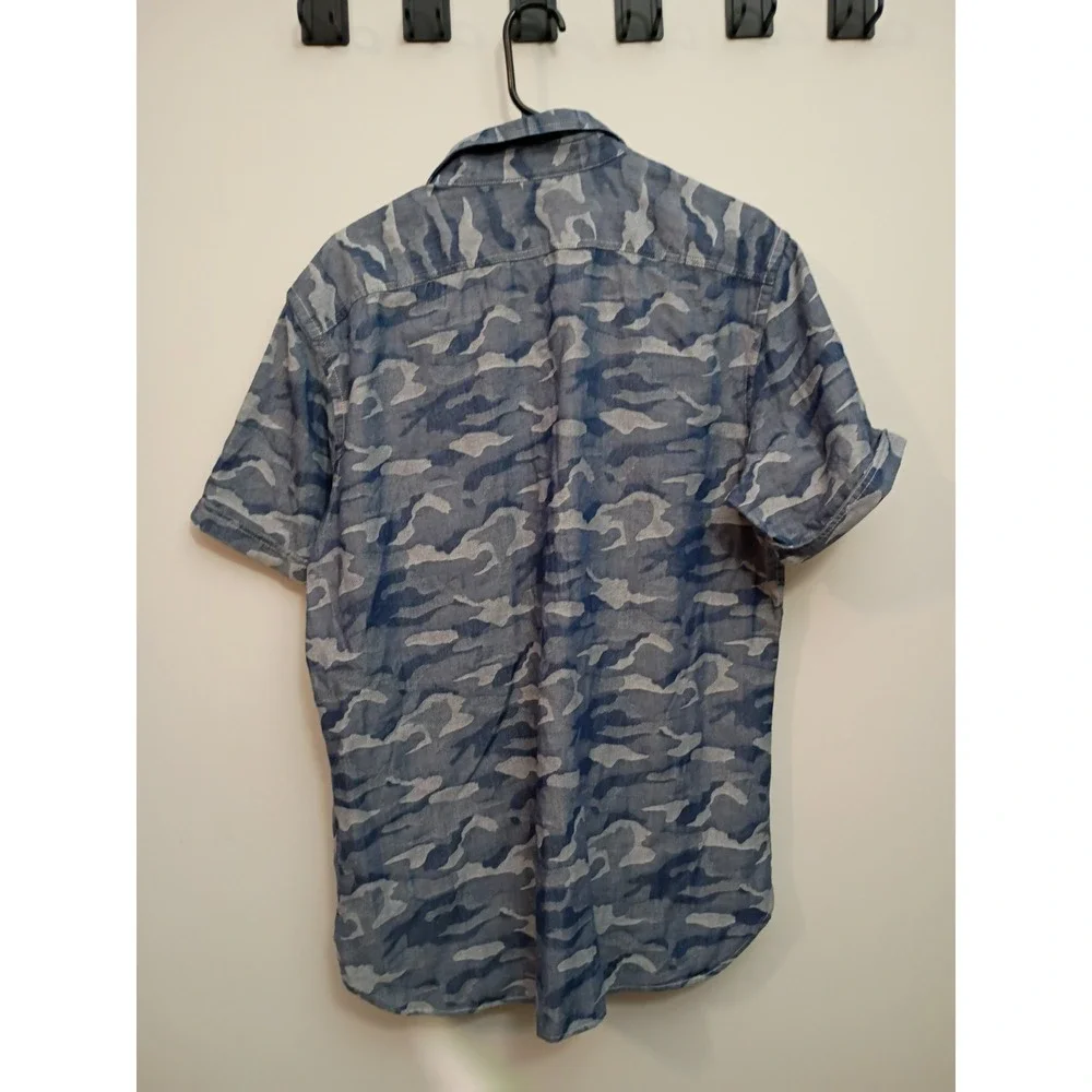 Banana Republic Mens Large Camden Blue Camo Denim Button Up Short Sleeve Safari